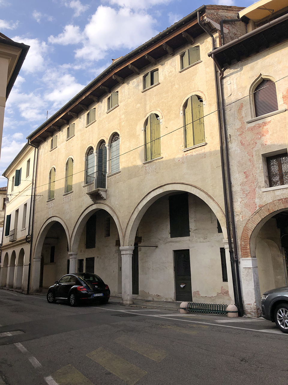 Casa quattrocentesca a due piani con mezzanino e sottotetto (casa) - Treviso (TV)  (XV)