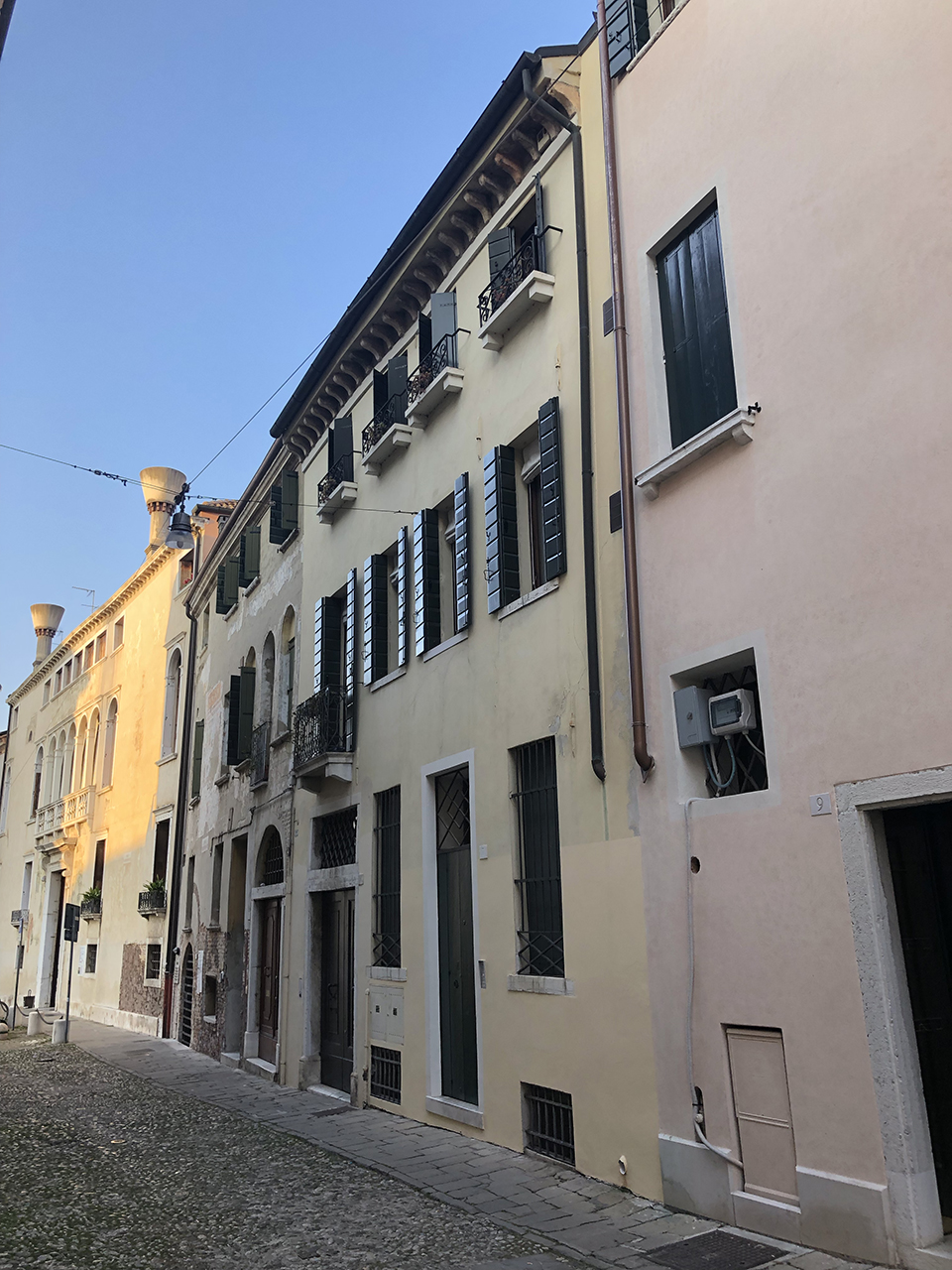 Facciata dell'edificio Settecentesco (casa) - Treviso (TV)  (XVIII)