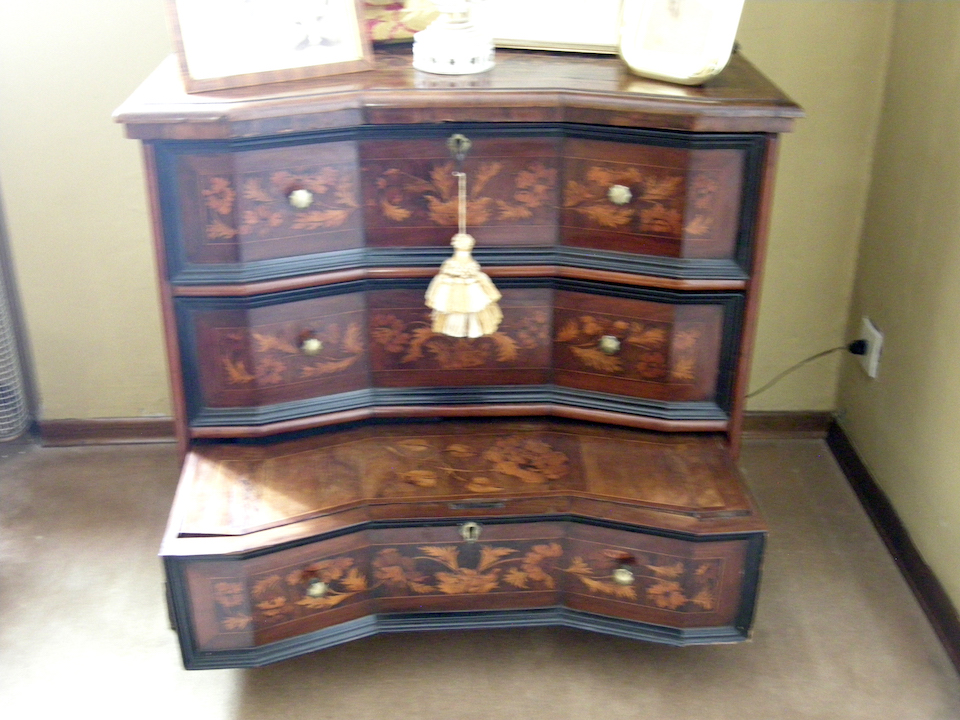 comodino - manifattura ferrarese (fine sec. XVII)