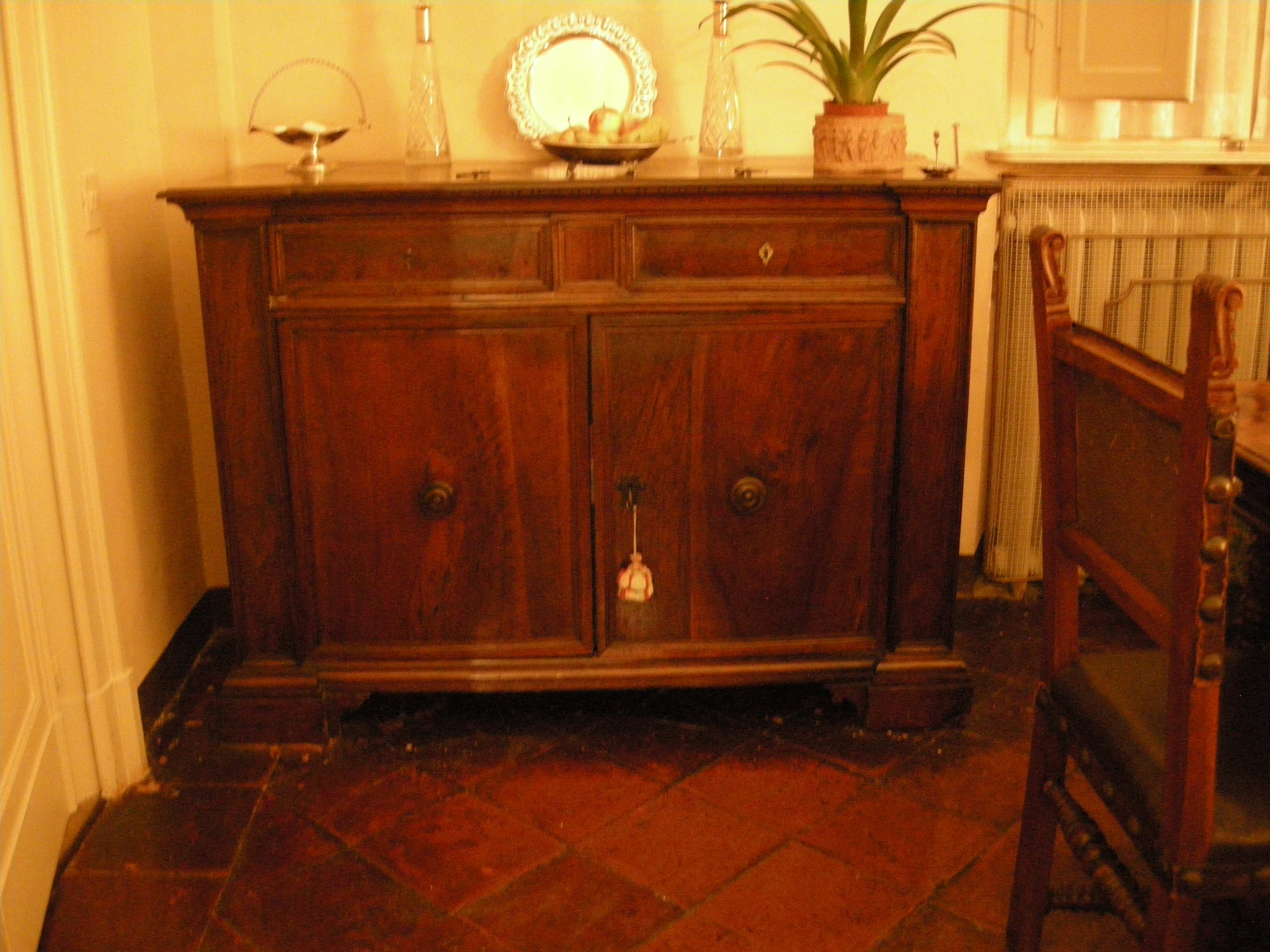 credenza, opera isolata - manifattura parmense (sec. XVII)