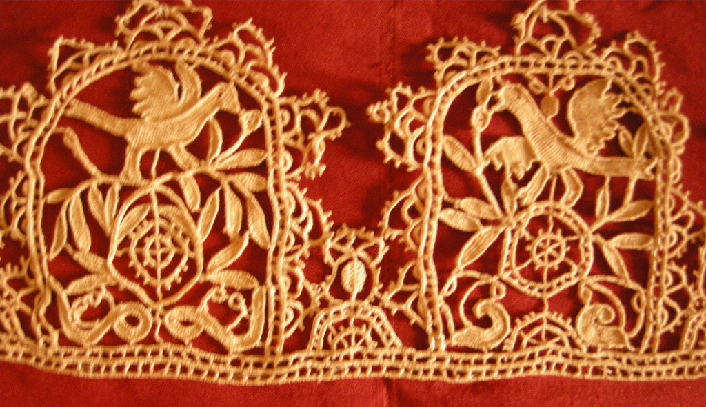 motivi decorativi con cerchi, volute, fogliette e uccelli (merletto) di Laboratorio Sangiorgi (laboratorio) (inizio/ fine sec. XIX/ XX)