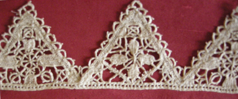 motivi decorativi a racemi, a fogliette e a cerchi (merletto) di Laboratorio Sangiorgi (inizio/ fine sec. XIX/ XX)