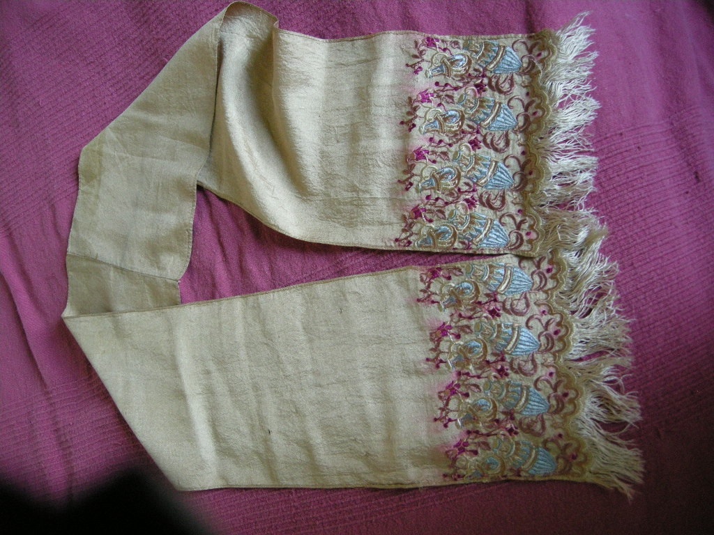 motivi decorativi ad anfora (sciarpa) di Laboratorio Sangiorgi (inizio/ fine sec. XIX/ XX)