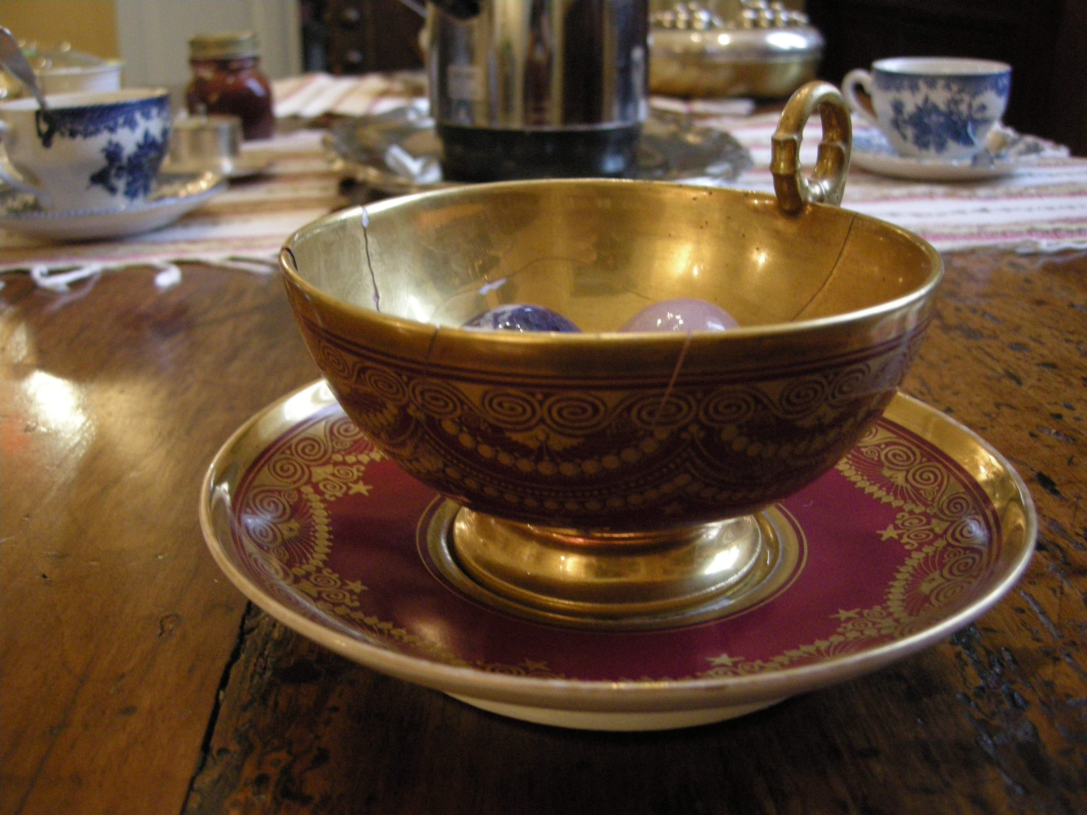 motivi decorativi con stelle e forme geometriche curve (tazza da brodo, insieme) - manifattura romagnola (seconda metà sec. XIX)