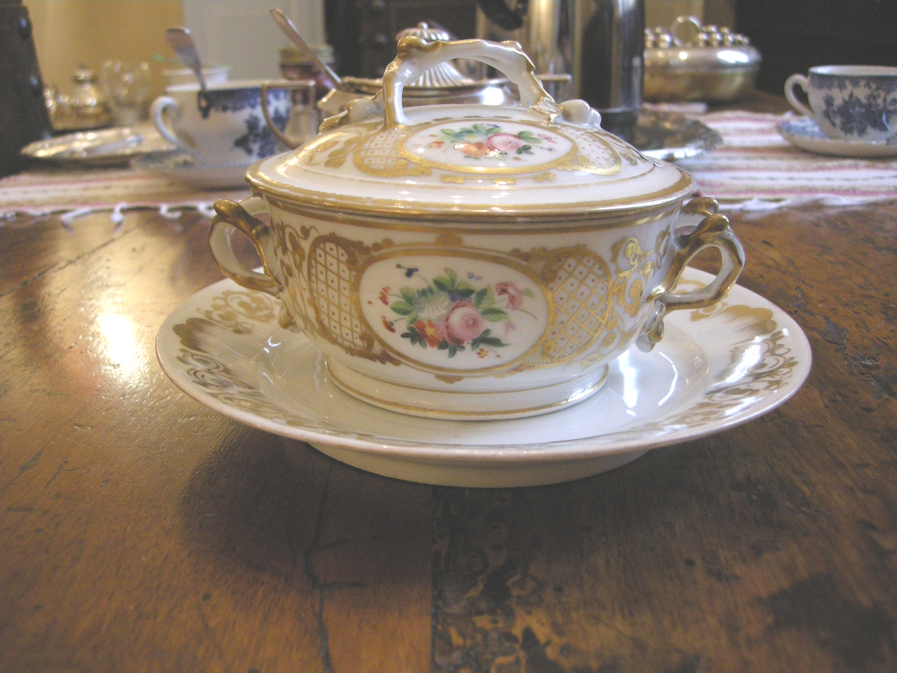 motivi decorativi geometrici e floreali (tazza da brodo, insieme) - manifattura romagnola (seconda metà sec. XIX)