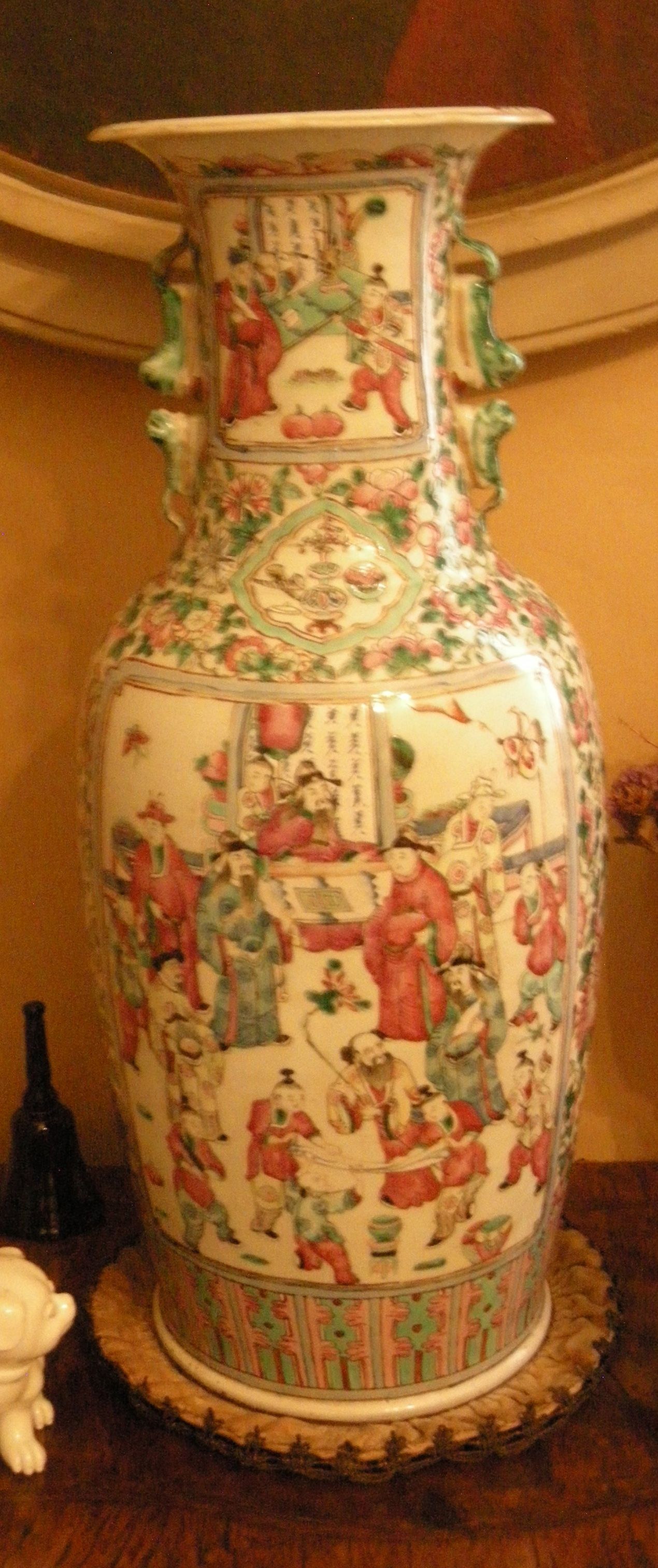 scene di vita orientale, motivi decorativi geometrici e floreali (vaso) - manifattura italiana (sec. XVIII/ XIX)