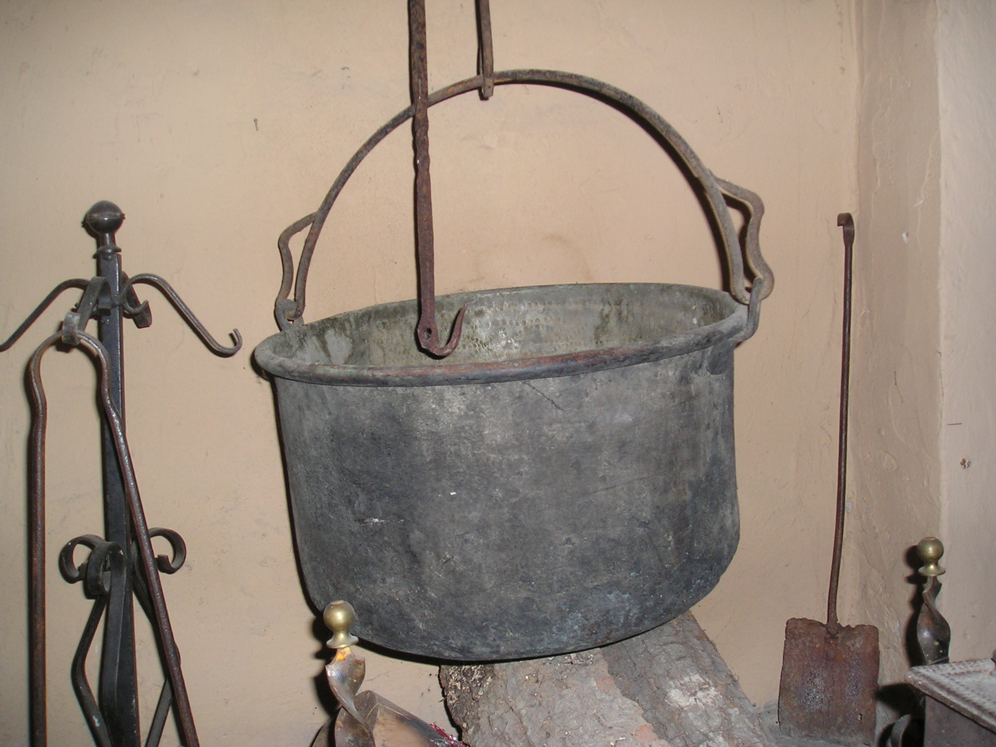 paiolo, ARREDI E SUPPELLETTILI/ CONTENITORI, RECIPIENTI E OGGETTI DI USO DOMESTICO