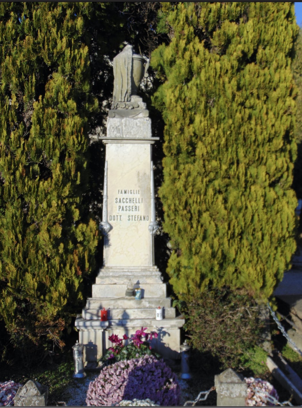 monumento funebre - a obelisco di Autore sconosciuto (attribuito) (fine/ inizio XIX/XX)
