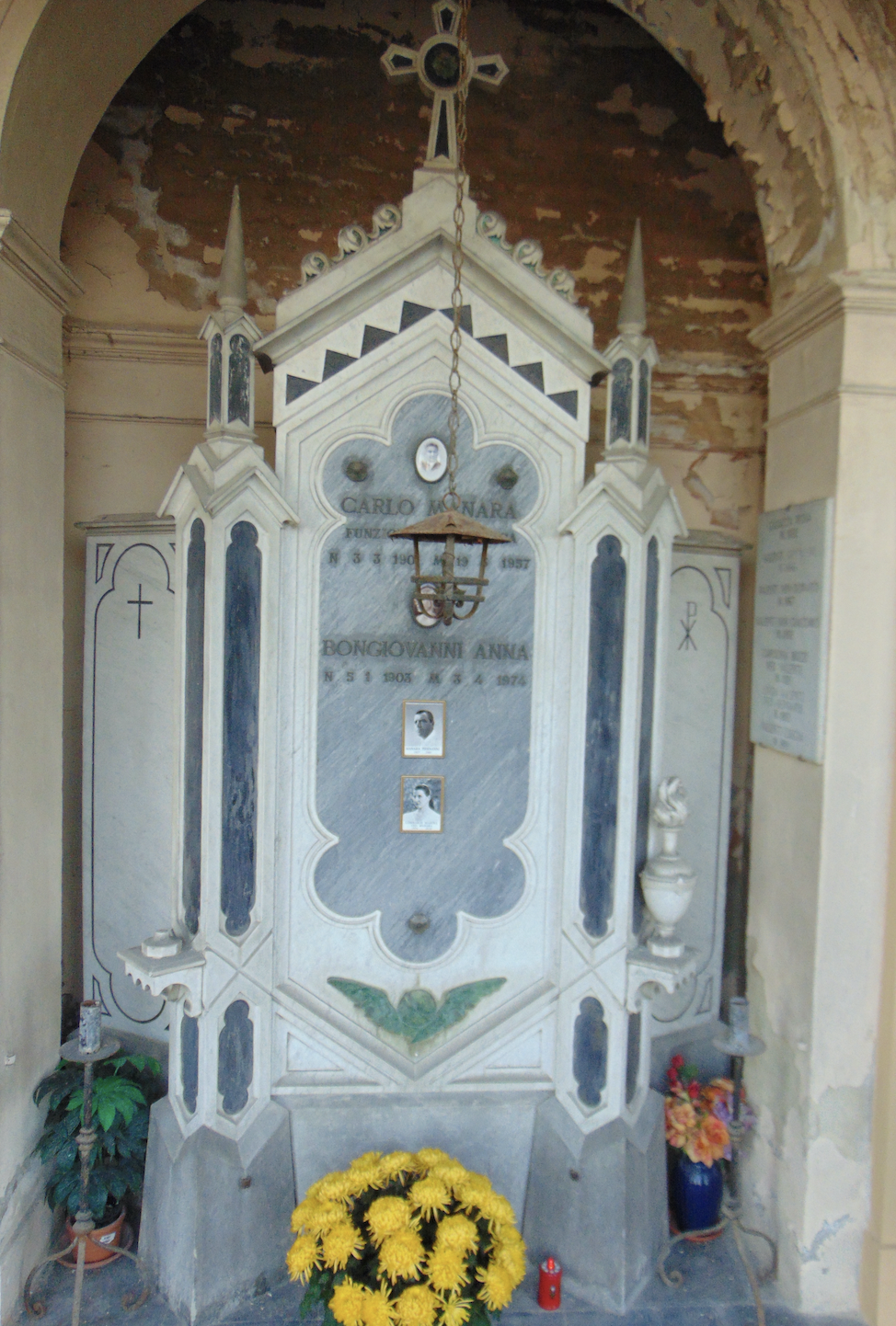 monumento funebre - a tabernacolo di Monti, Annibale (attribuito), Monti, Silvio (attribuito) (fine XIX)