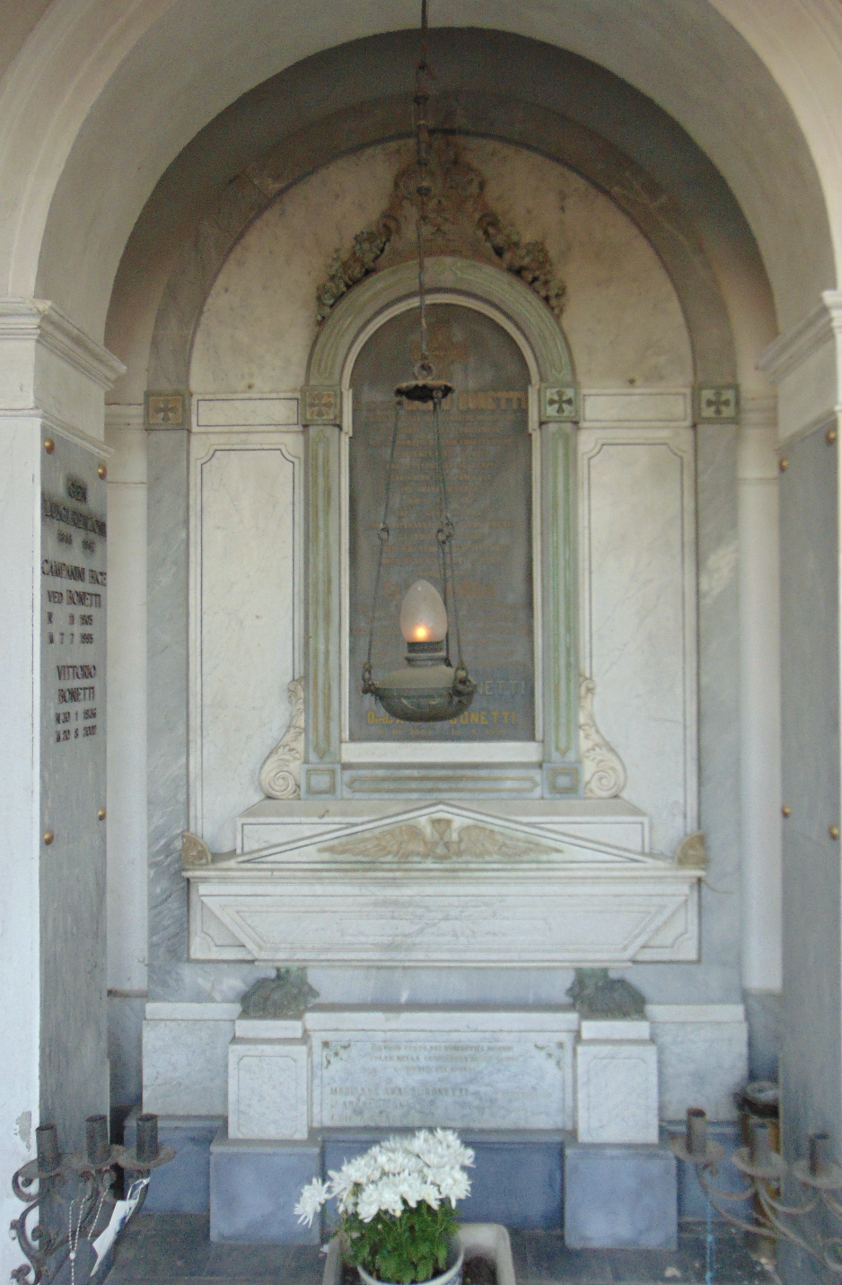 monumento funebre - a lastra di Monti, Silvio (fine XIX)