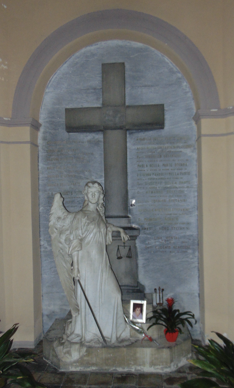 Allegoria della Giustizia (monumento funebre - a cappella) di Monti, Silvio (attribuito) (fine XIX)