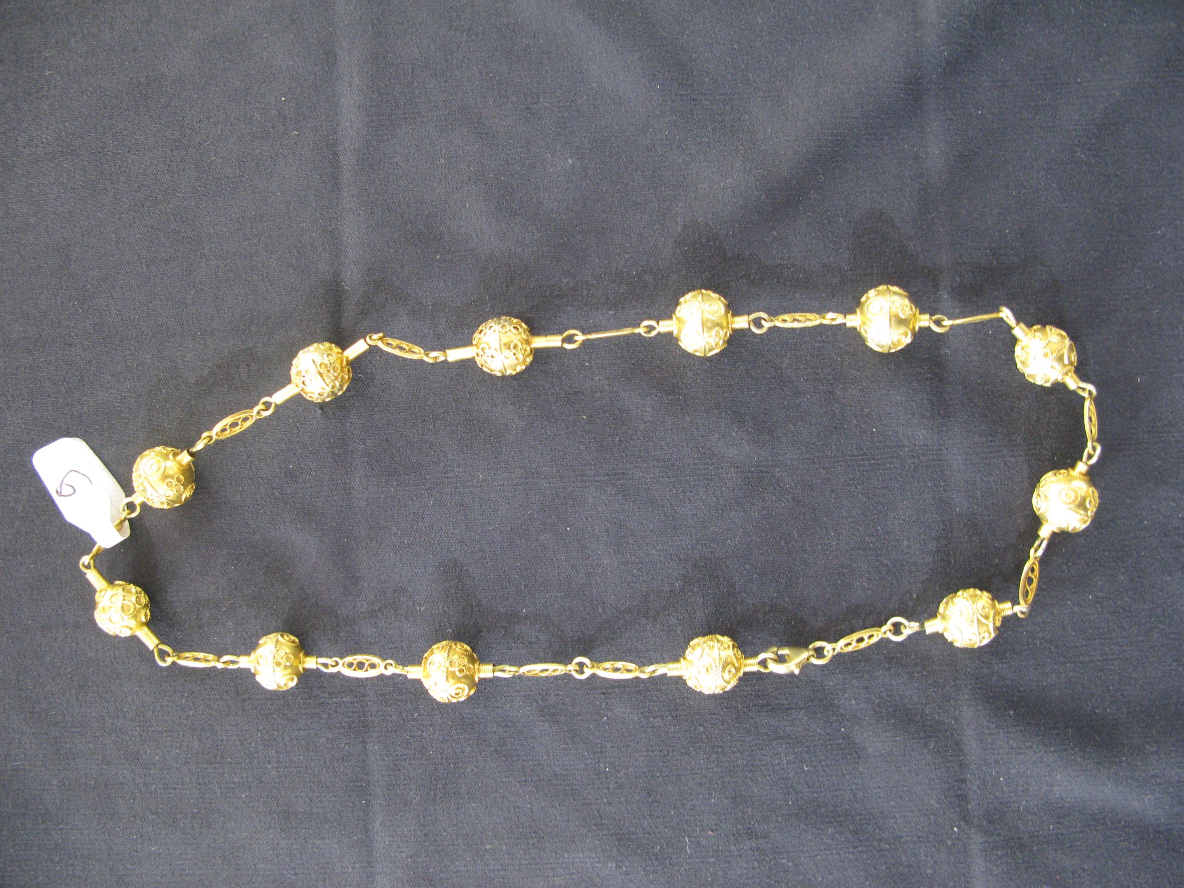 collana - coker, opera isolata - bottega Italia meridionale (prima metà XX)