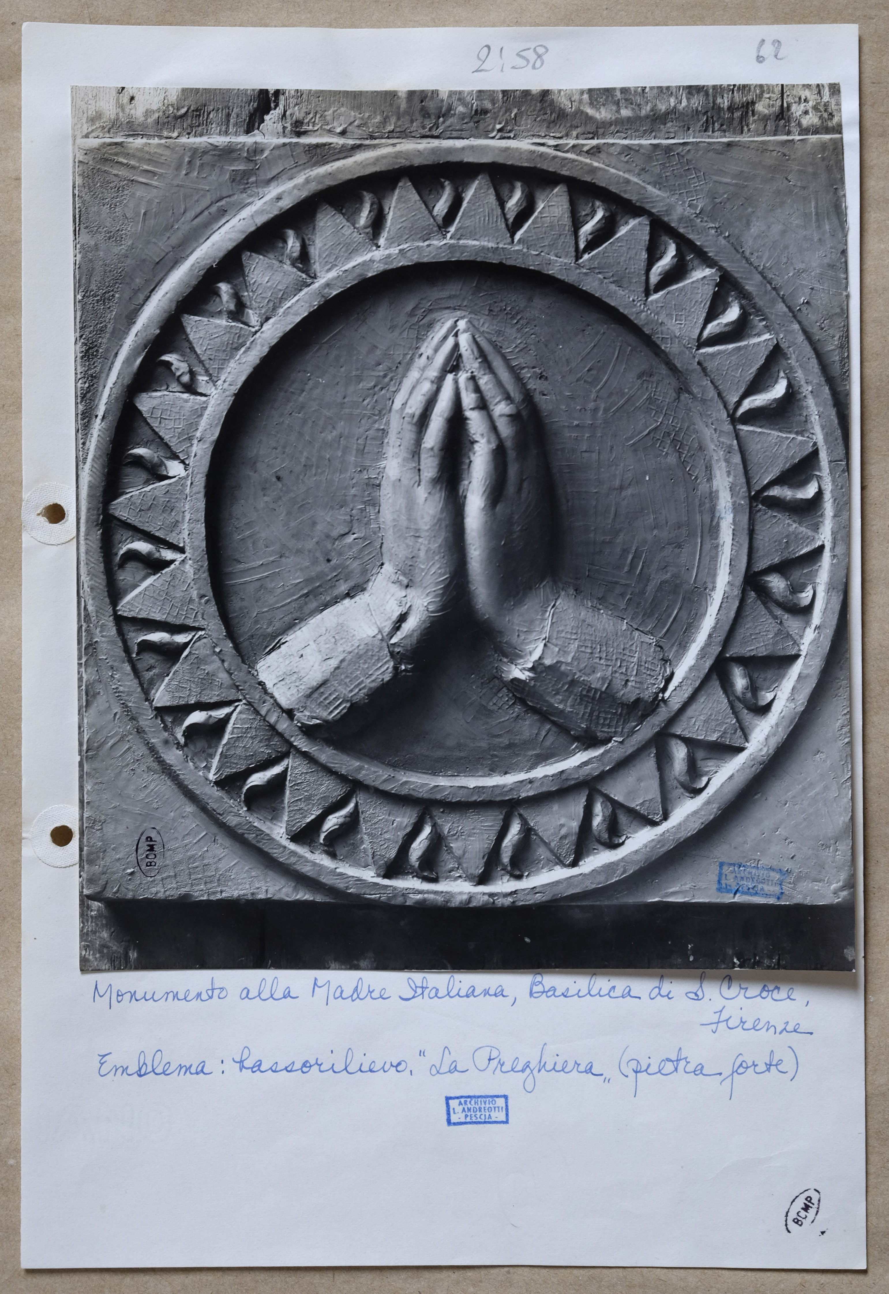 Monumento ai Caduti - Madre Italiana - Bassorilievo (positivo) di Anonimo, Andreotti (XX)