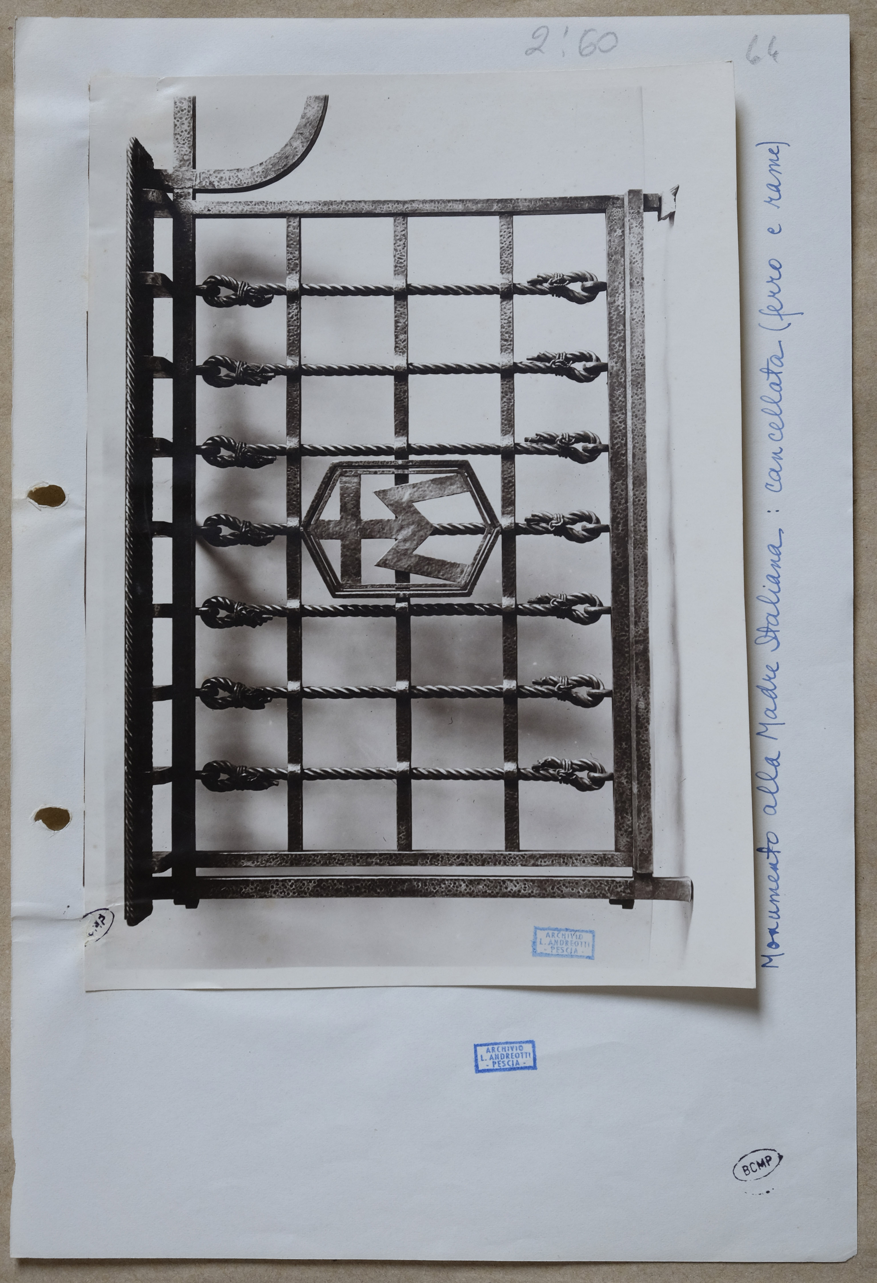 Monumento ai Caduti - Madre Italiana - Cancellata (positivo) di Anonimo, Andreotti (XX)