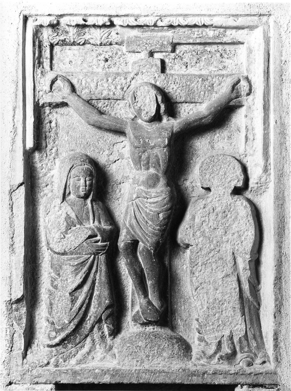 crocifissione di Cristo (rilievo) - bottega molisana (fine/ inizio secc. XIII/ XIV)