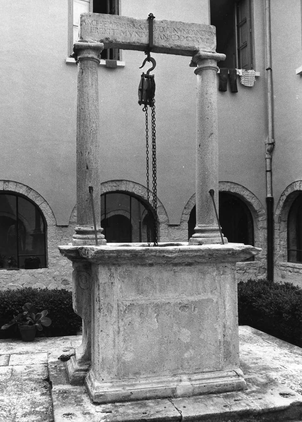 pozzo, opera isolata - bottega Italia meridionale (sec. XVII)