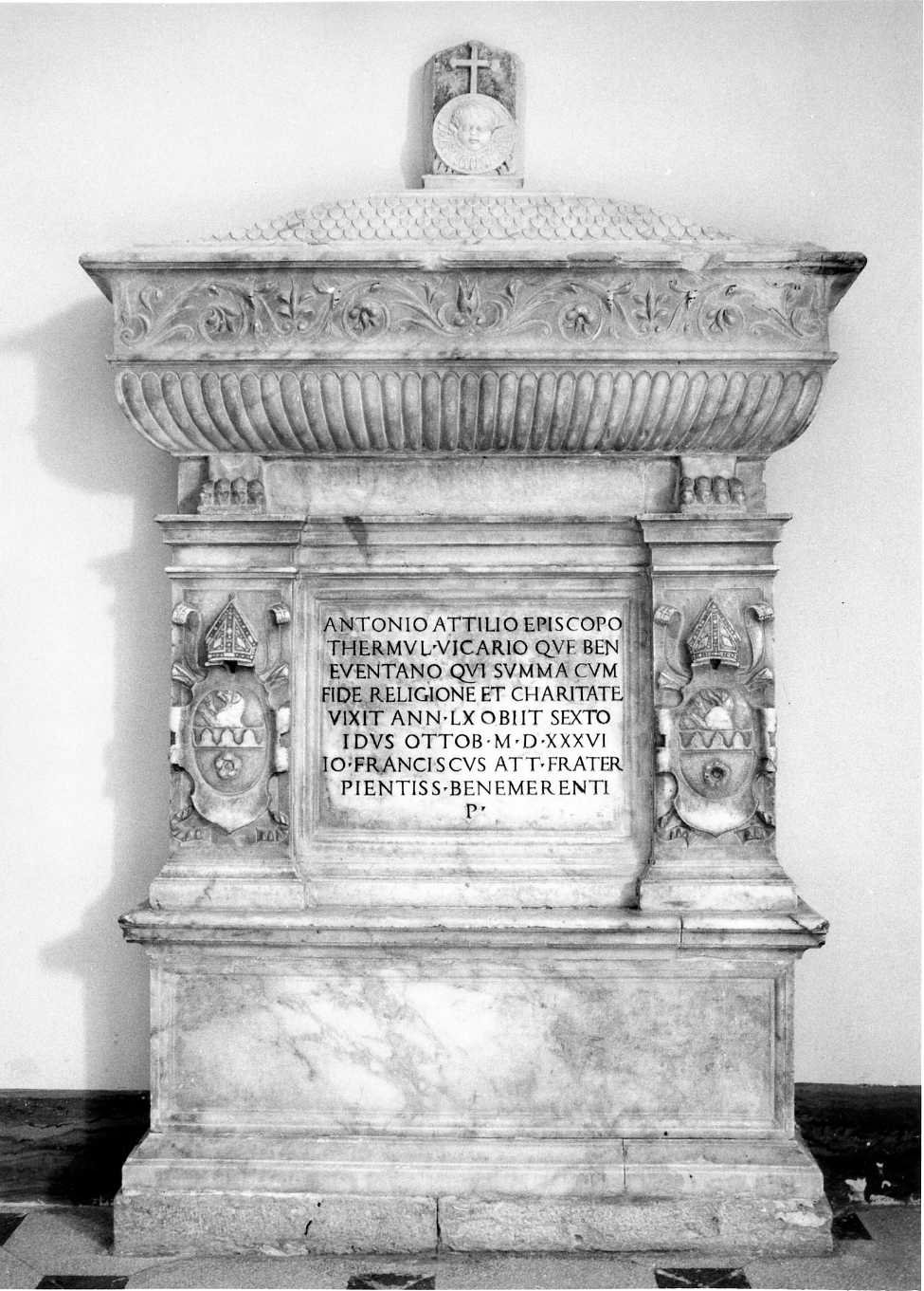 monumento funebre - bottega Italia centro-meridionale (secondo quarto sec. XVI)