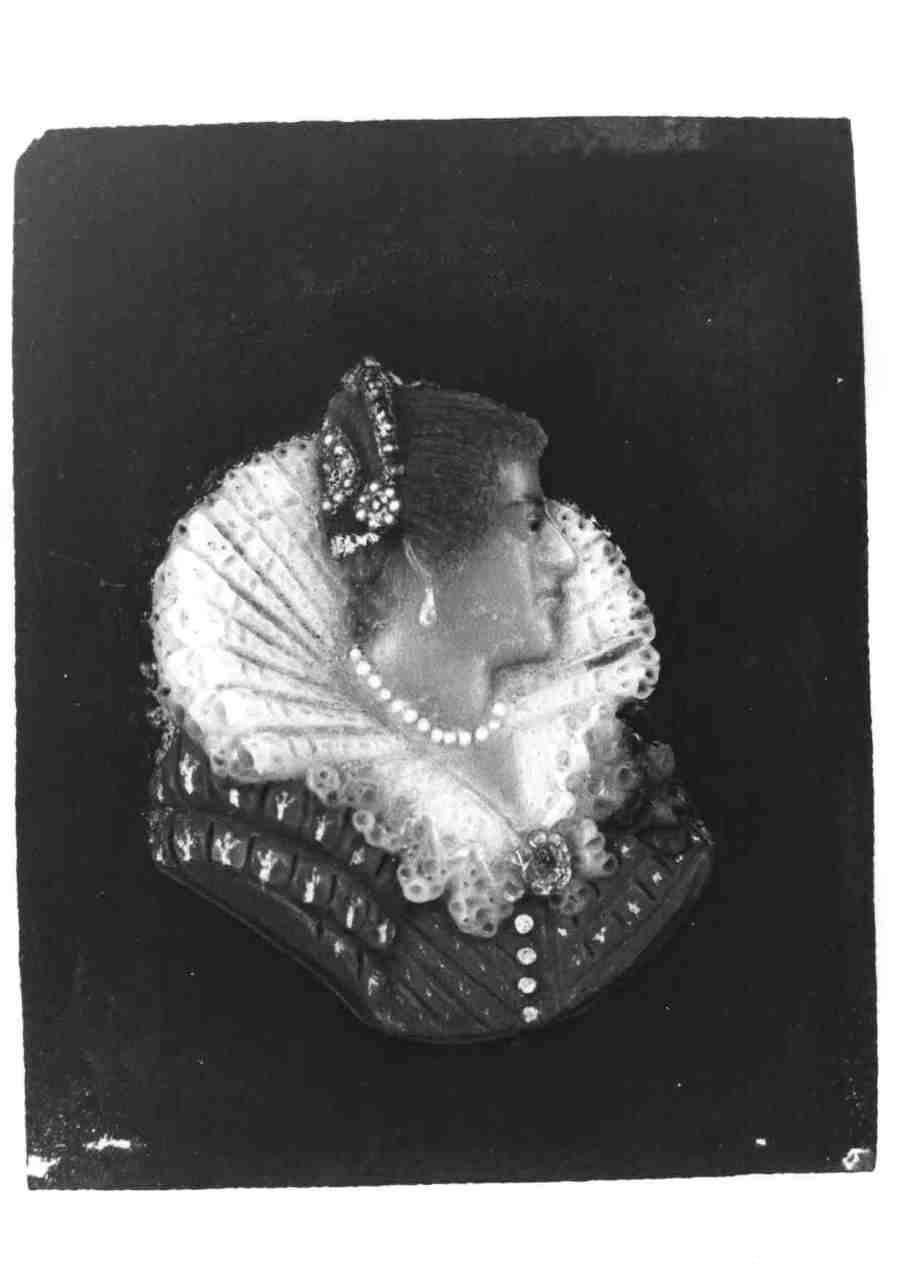 ritratto di Anna d'Austria (rilievo) - bottega toscana (XIX)