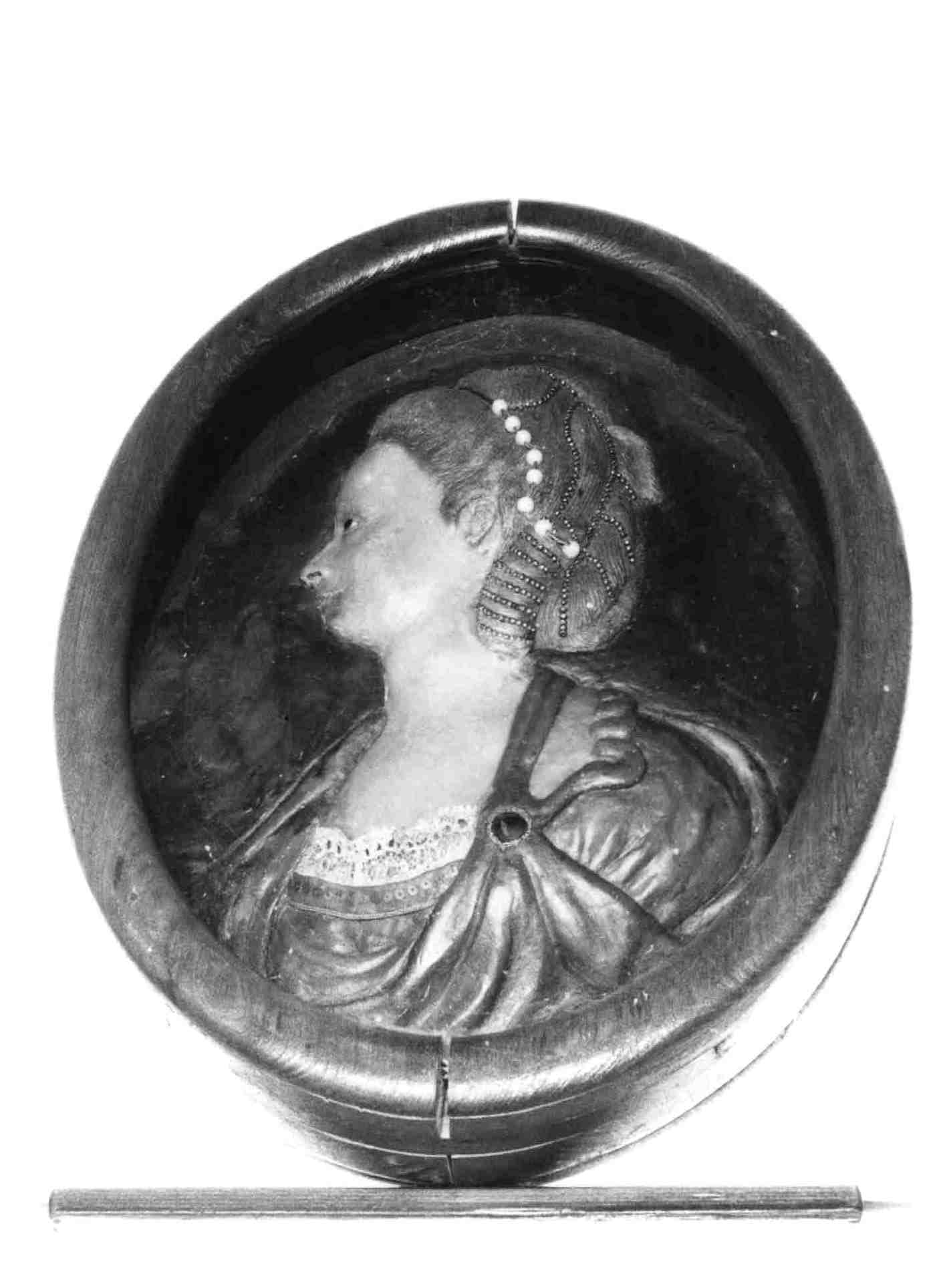 ritratto di donna (rilievo) - bottega toscana (secc. XIX/ XX)