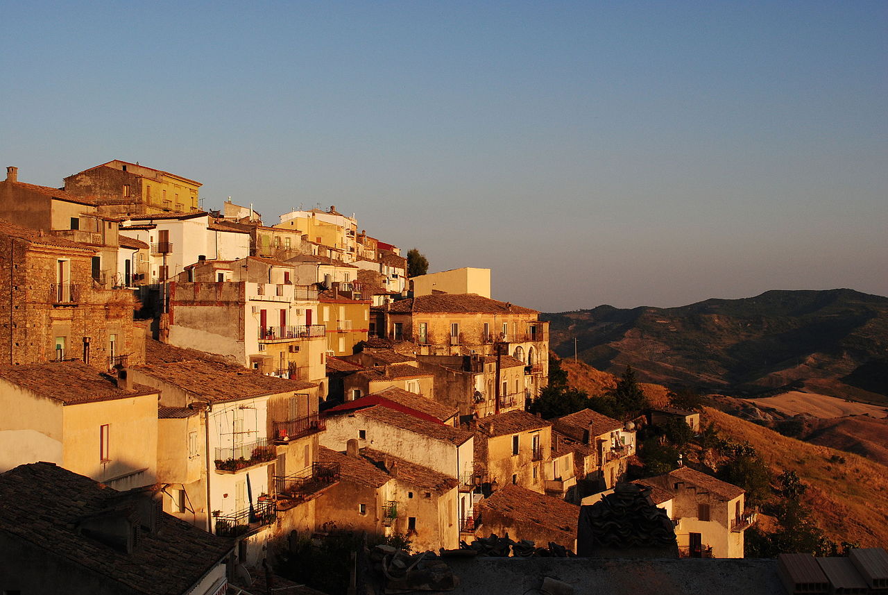 centro storico, di crinale, collinare, Crucoli, Ocruculum (denominazione latina) (XIII)