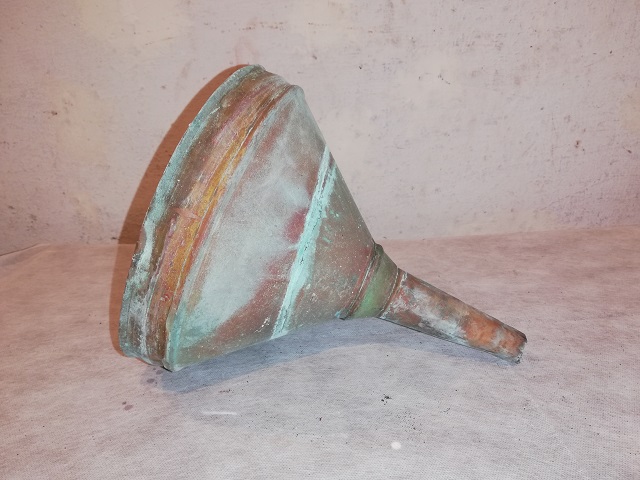 Imbuto, ARREDI E SUPPELLETTILI/ CONTENITORI, RECIPIENTI E OGGETTI DI USO DOMESTICO