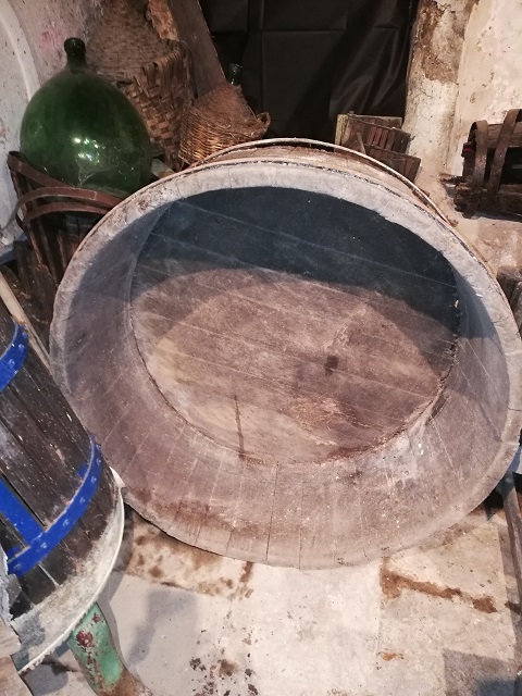 tina, tinarella (Tino, ARREDI E SUPPELLETTILI/ CONTENITORI, RECIPIENTI E OGGETTI DI USO DOMESTICO)