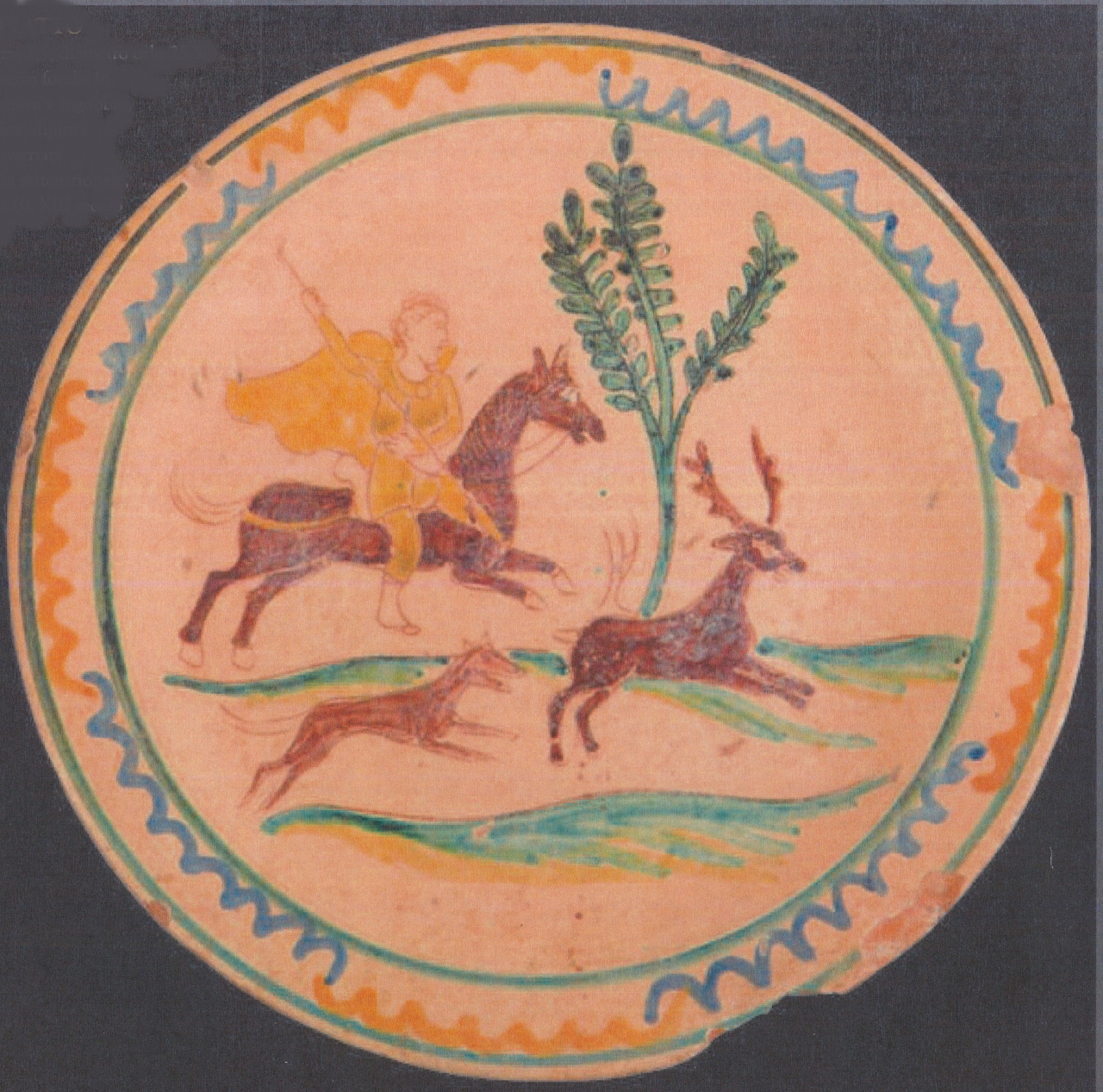 scena di caccia con motivi decorativi geometrici e vegetali (piatto, opera isolata) - ambito Puglia settentrionale (inizio XVI)