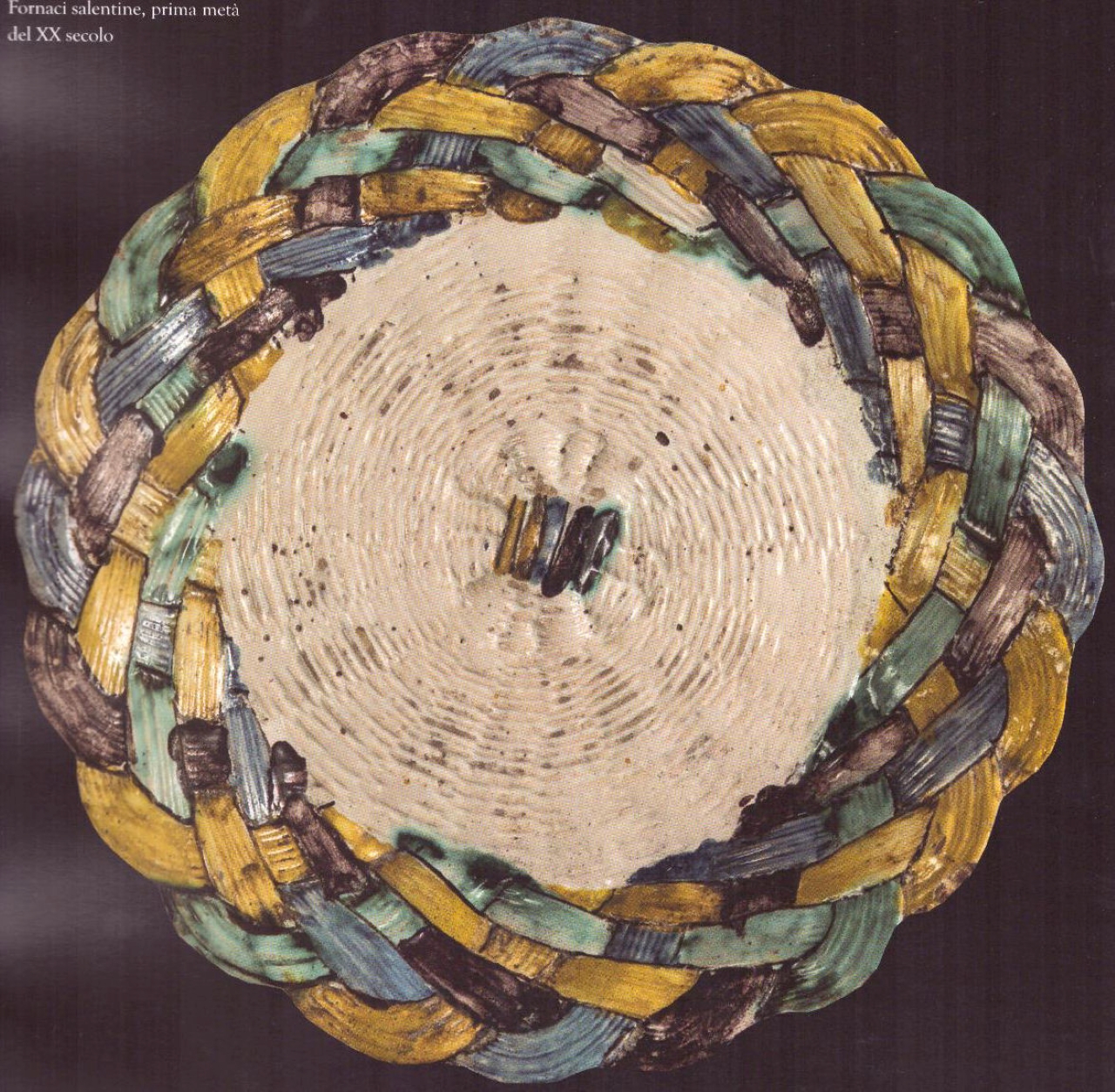 decorazione policroma (vassoio, opera isolata) - produzione salentina (prima metà XX)