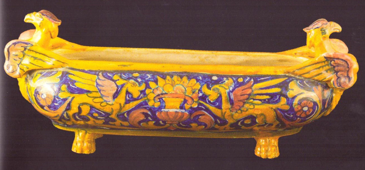 grifoni con anfora e motivi decorativi geometrici e vegetali (portaoggetti - da scrittoio, opera isolata) di Società Maestro Giorgio (prima metà XX)