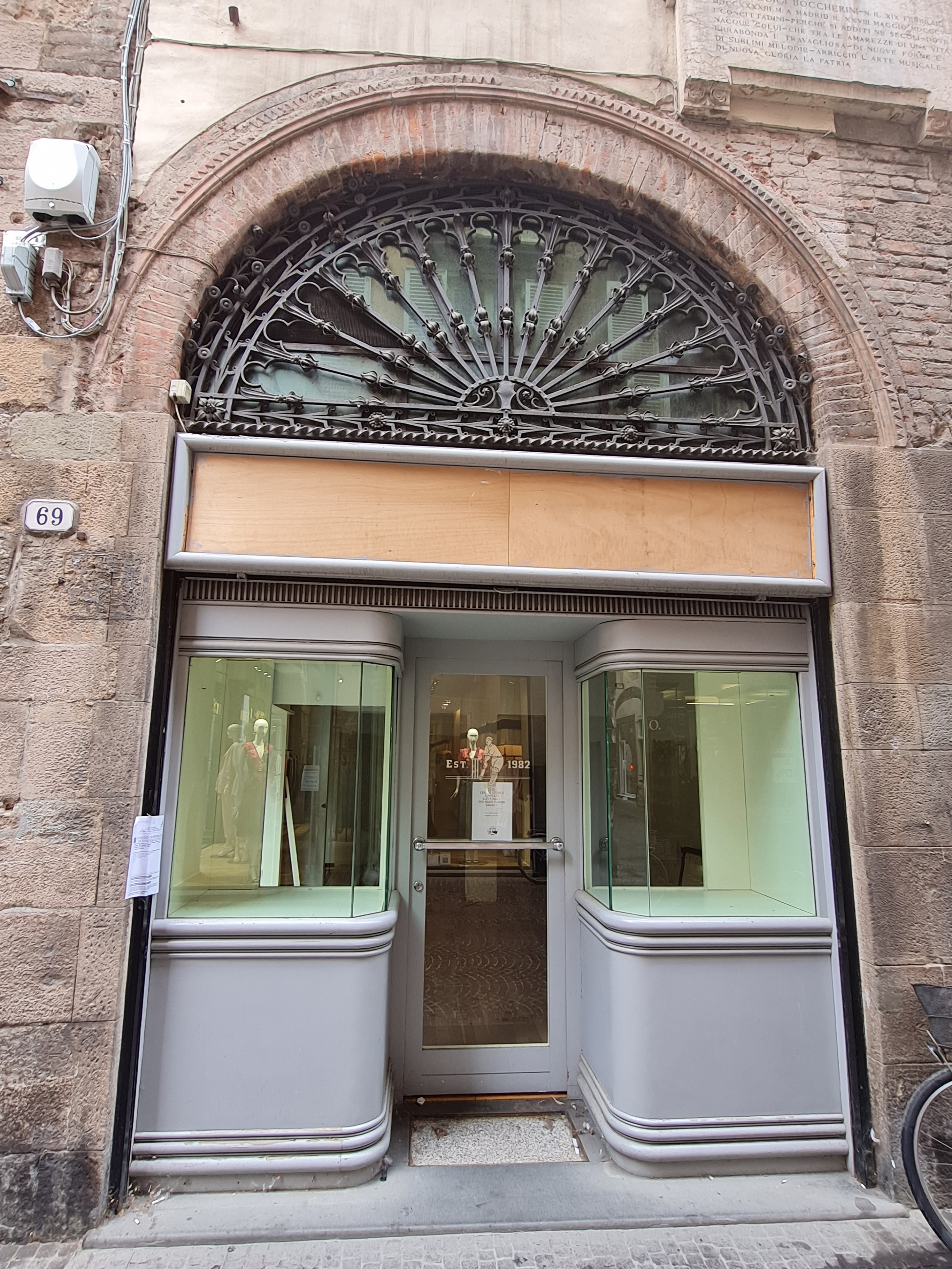 bottega, negozio di abbigliamento, John Ashfield (ex), Ottico Toni (denominazione originaria storica) (primo quarto XX)