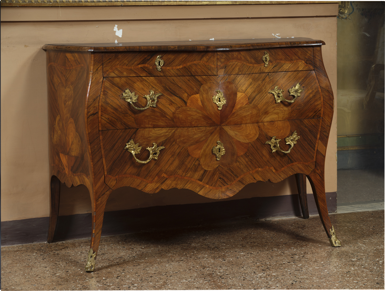 comò, opera isolata - manifattura genovese (terzo quarto XVIII)