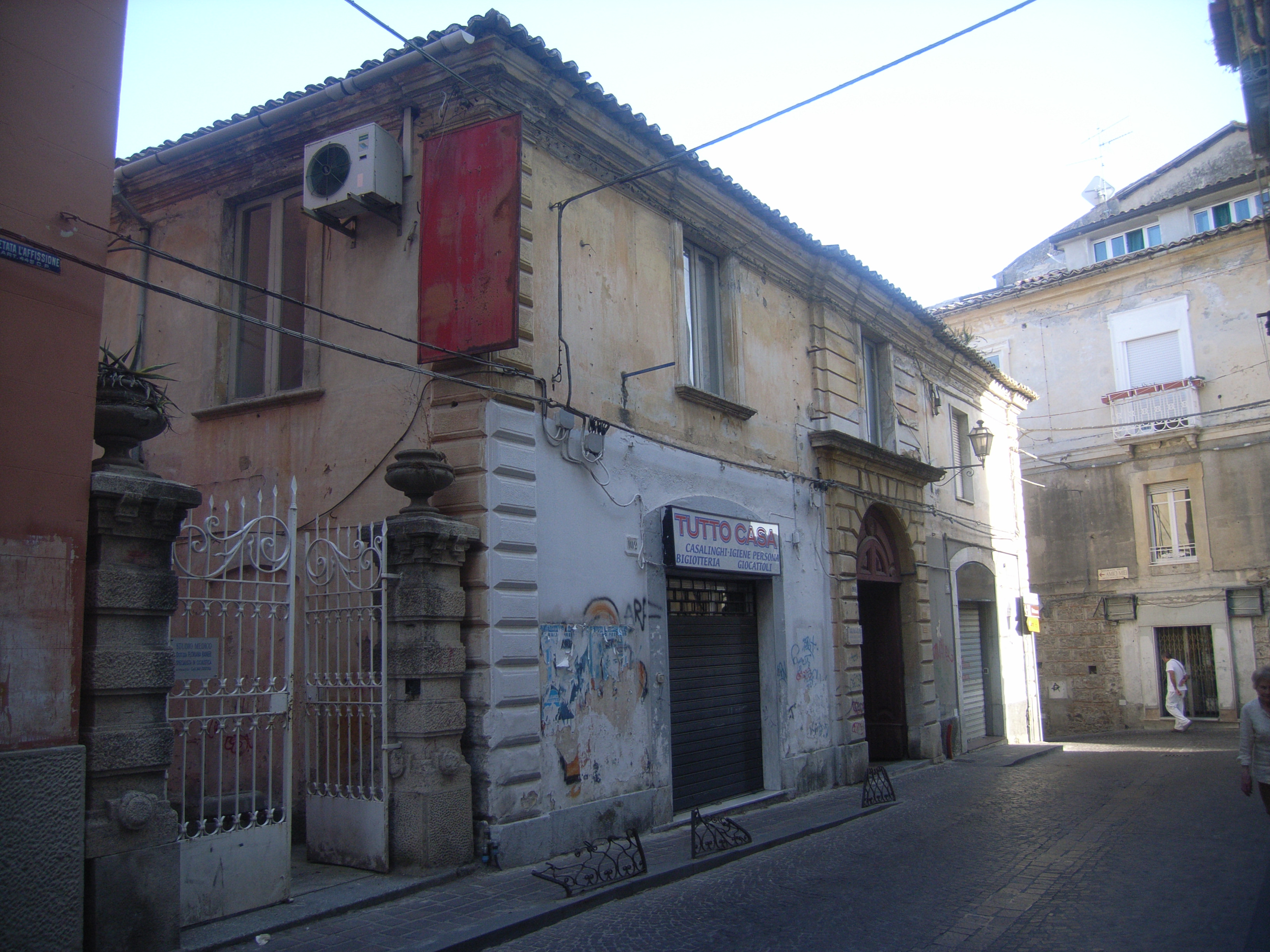 palazzo, Palazzo Mottola (non determinabile)