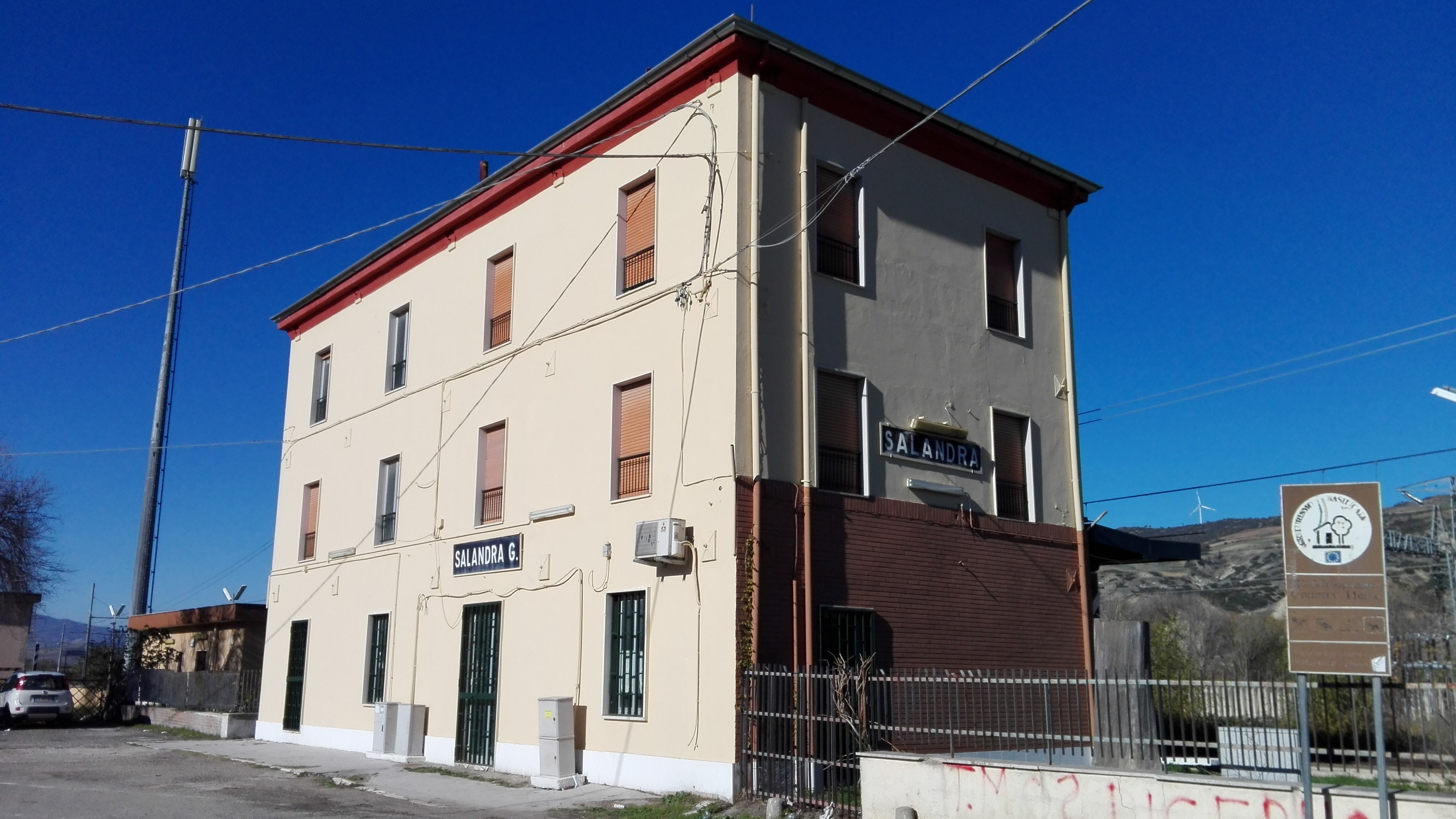 stazione, Stazione ferroviaria e casa cantoniera "Salandra-Grottole" (seconda metà XIX)