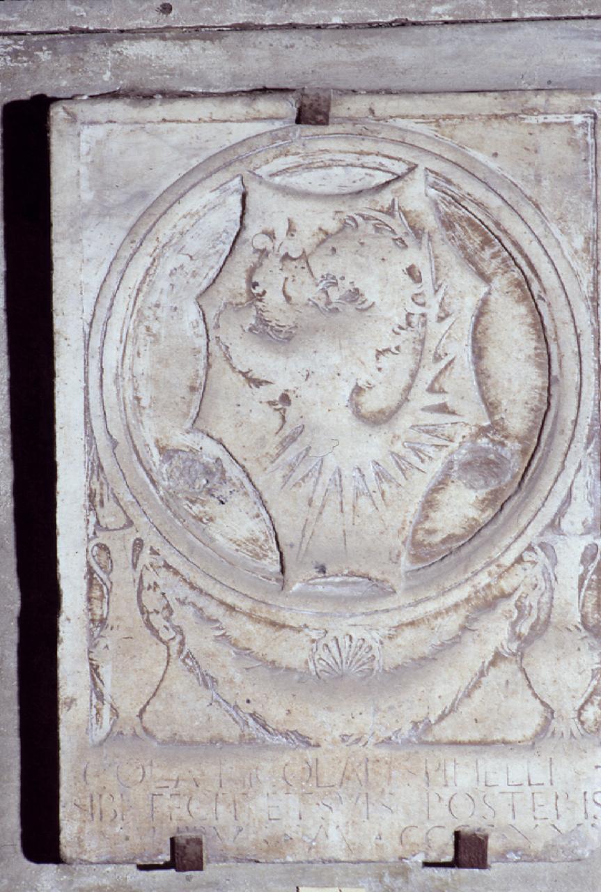 stemma gentilizio della famiglia Pinelli (lapide tombale) - produzione fiorentina (sec. XV)