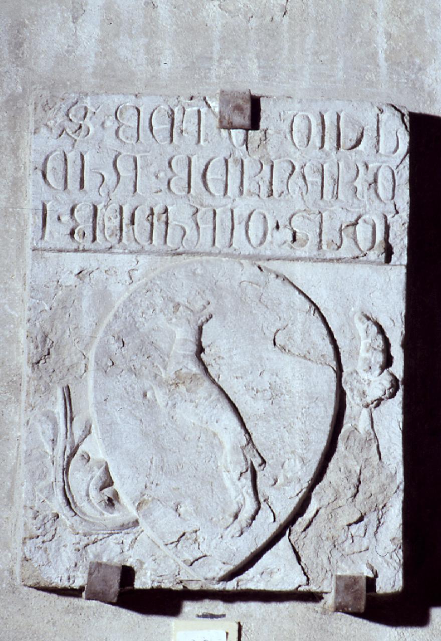 stemma gentilizio di Betto (?) di Luca di Bernardo Beccaio (lapide tombale) - produzione toscana (primo quarto sec. XV)