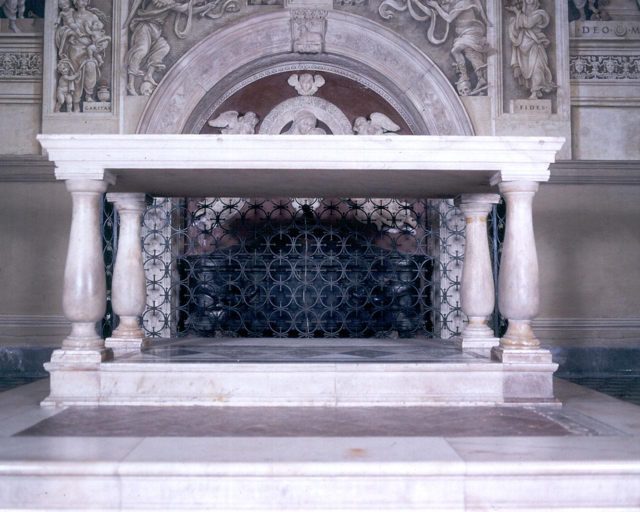 altare - a mensa di Benedetto da Maiano (sec. XV)