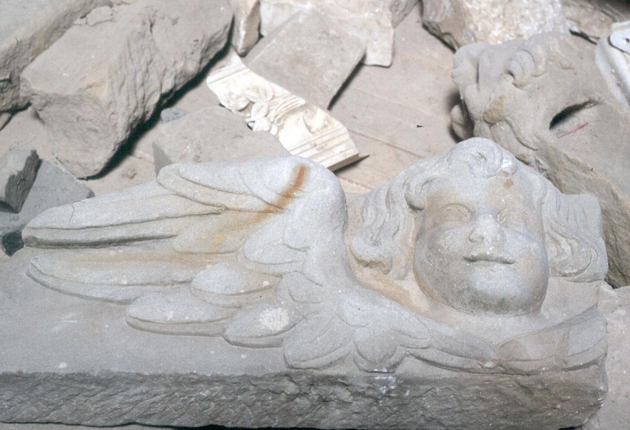 testa di angelo (rilievo, frammento) - produzione fiorentina (sec. XV)