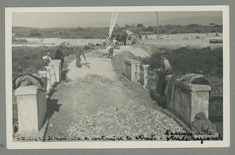 Manfredonia - piana sipontina - strade in costruzione (positivo) di Anonimo (XX)