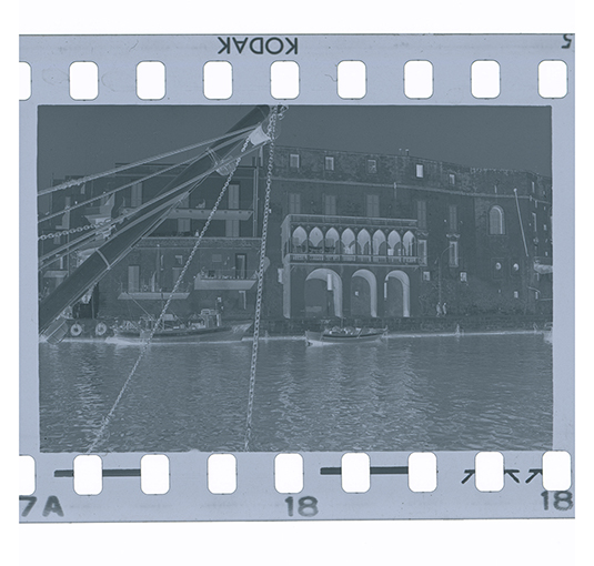 Monopoli - Palazzo Martinelli (negativo) di Anonimo (XX)