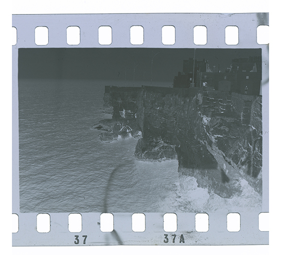 Polignano a Mare - Veduta della scogliera (negativo) di Anonimo (XX)