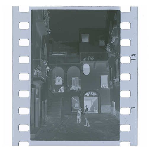 Polignano a Mare - Vico Porto Raguseo (negativo) di Anonimo (XX)