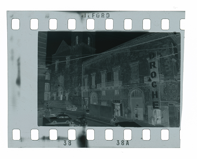 Putignano - Piazza Plebiscito - Chiesa di San Pietro Apostolo (negativo) di Anonimo (XX)