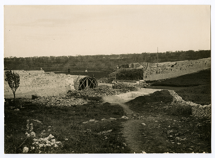Cassano delle Murge - Ponte in costruzione (positivo) di Ficarelli, Michele (XX)