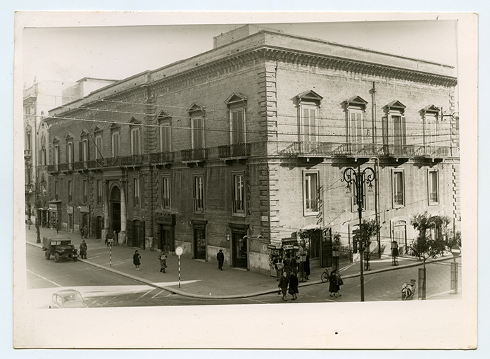 Bari - Palazzo in Corso Vittorio Emanuele II incrocio Via De Rossi (positivo) di Anonimo (XX)