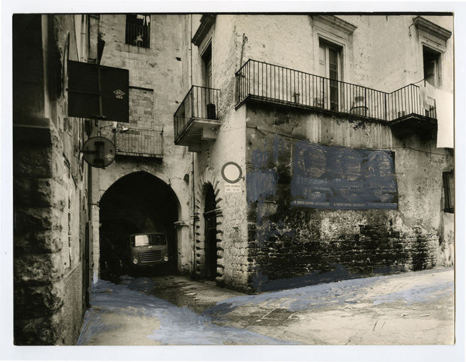 Bari - Casa di Giuseppe Petroni (positivo) di Ficarelli, Michele (XX)