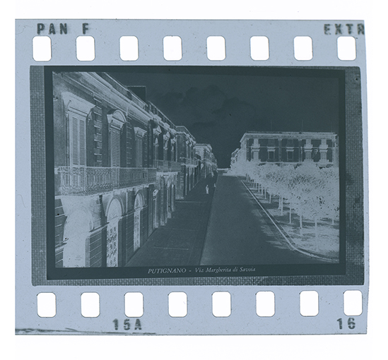 Putignano - Veduta di Via Margherita di Savoia (negativo) di Anonimo (XX)