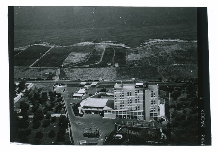 Mola di Bari - Veduta aerea (negativo) di Anonimo (XX)