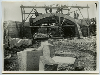 Fesca (Bari) - Ponte in costruzione (positivo) di Anonimo (XX)