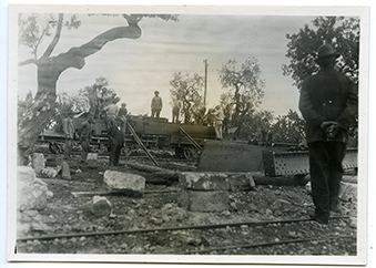 Bari-Barletta - Costruzione della linea ferroviaria - Uomini al lavoro (positivo) di Anonimo (XX)