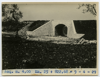 Bari-Barletta. Costruzione della linea ferroviaria - Acquedotto ad arco (positivo) di Anonimo (XX)